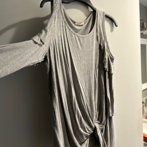 Gray cold shoulder 3/4 sleeve shirt
